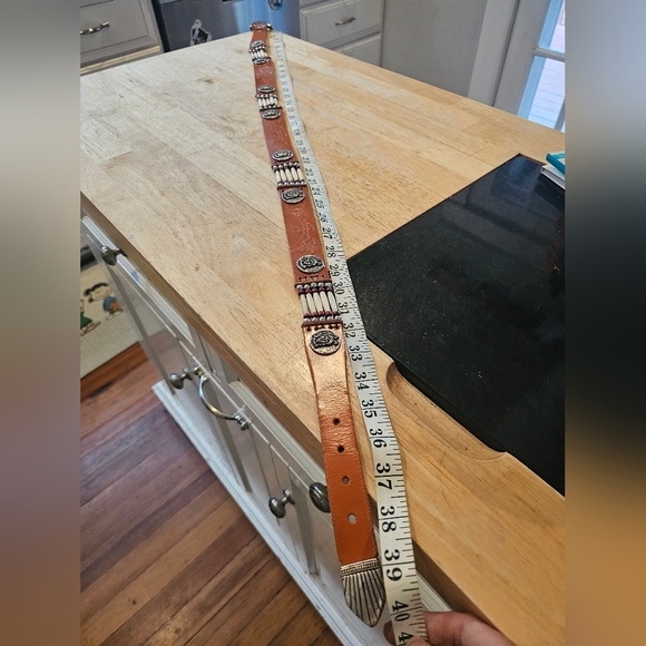 New Leather Belt Silver Buckle and Indian Heads with Bone Beads - Picture 7 of 8